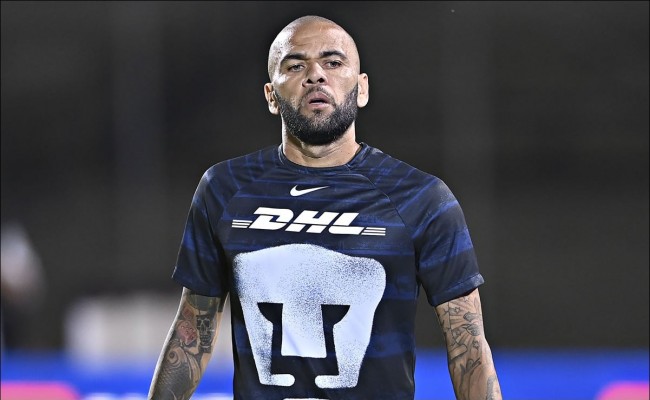 VIDEO HUNDe más  A DANI ALVES