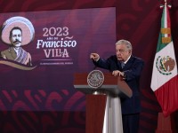 Confirma AMLO demanda por daño moral