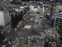 Suman casi 9 mil muertos en Turquía y Siria