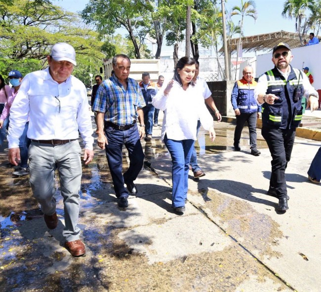 Da banderazo Yolanda Osuna  a obra de drenaje sanitario