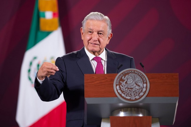 Vetará López Obrador ley  que promueve Morena