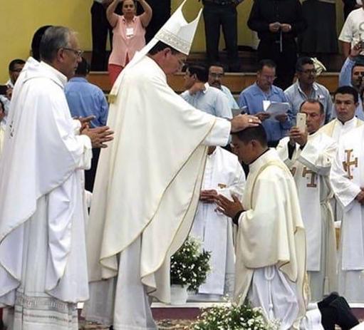 Ordena el obispo Gerardo de Jesús a ocho presbíteros en el Seminario Mayor