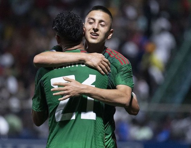México derrota a Surinam 2-0 y va contra jamaica
