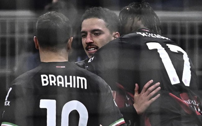 Milán pone contra la pared al Napoli