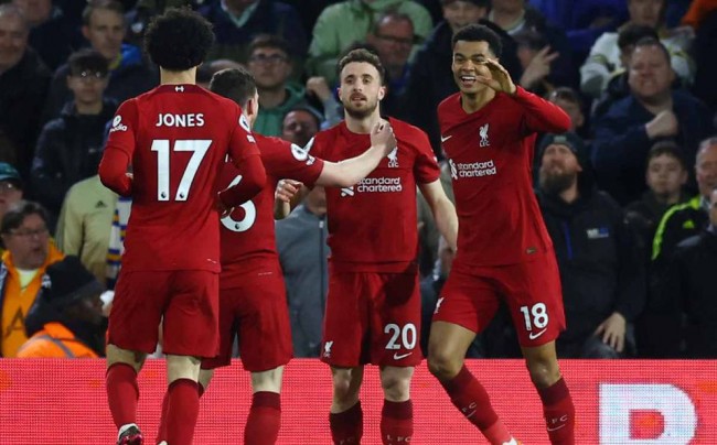 Liverpool golea a Leeds y se acerca a la Europa League