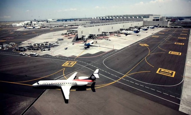 Chocan aviones en pista  de rodaje del AICM