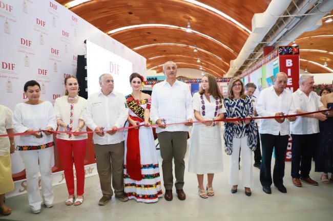 Inuaguran exhibiciones del DIF y los artesanos, en la Feria