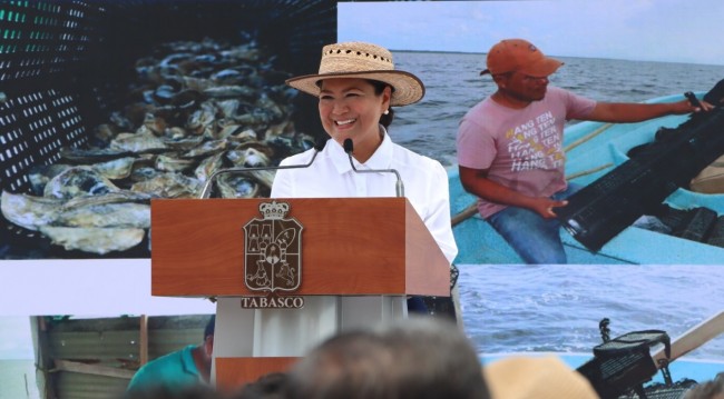 Entregan canastas australianas en Sánchez Magallanes para la pesca