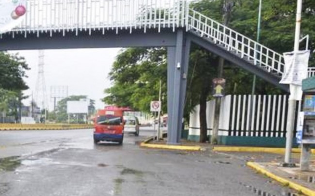 Cambiarán estructura del puente peatonal de la UJAT