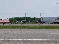 Al menos 15 muertos por accidente entre camión y microbús en Canadá