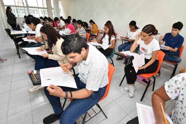 Sin contratiempos primer día de examen de admisión a la UJAT