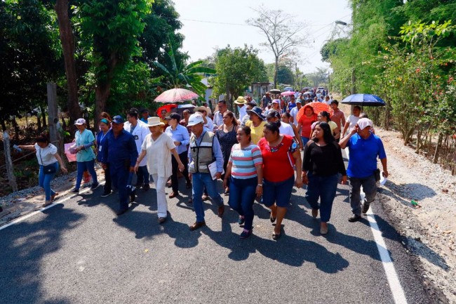 Cumple Yolanda Osuna con pavimentación de caminos en Estanzuela