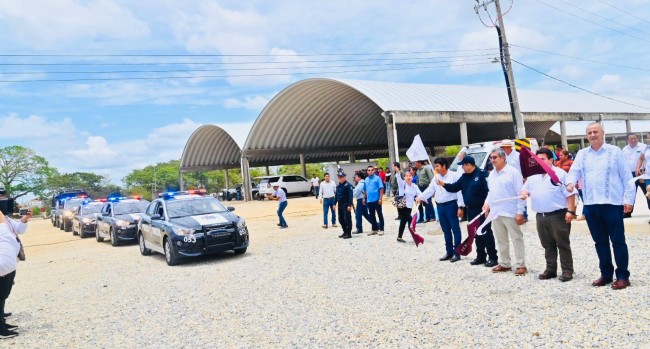 Entregan obras de infraestructura social