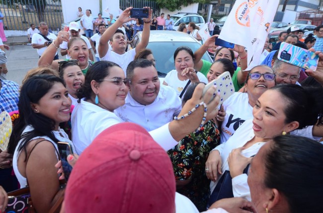 “Planilla Blanca”, celebra su triunfo en explanada del SNTE