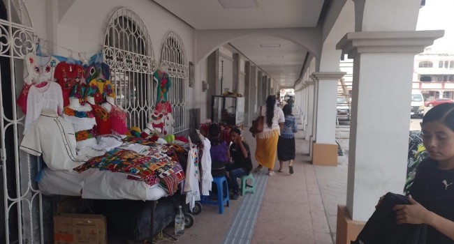 Portales lleno de  de ambulantes