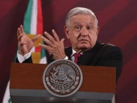 Llama AMLO a seguir con  la transformación del país