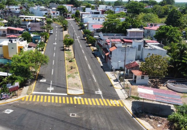 Inauguran obra de drenaje y pavimentación en Huapinol