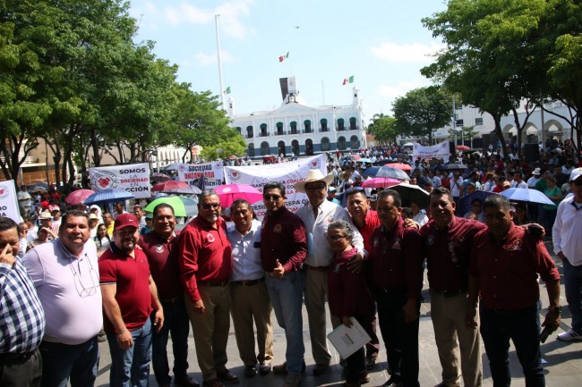 Se manifiestan integrantes de la Coalición por Tabasco