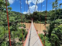 Puente colgante de  Villa Luz inconcluso