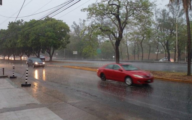 Pronostican lluvias fuertes y tormentas eléctricas por Onda Tropical 17