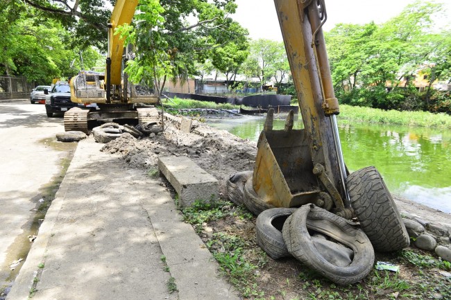 Hasta electrodomésticos extraen  de la Laguna de las Ilusiones