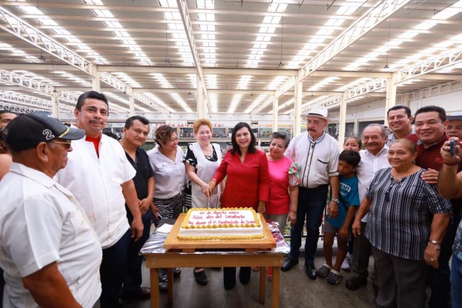 Festejan a locatarios del mercado ‘Pino Suárez’