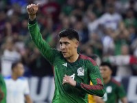 Manchester United y Chelsea se pelean por Edson Álvarez