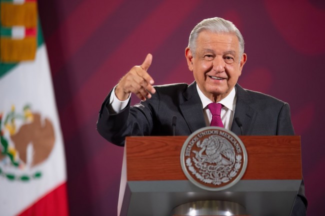 Combate a la corrupción redujo pobreza y desigualdad: AMLO