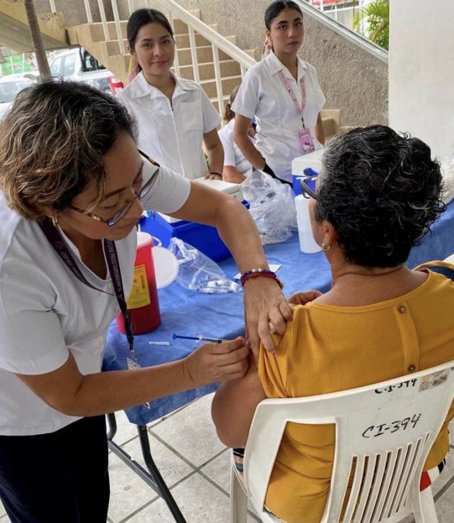 Aplican vacuna Abdala refuerzo contra Covid-19