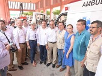 Entrega Pemex apoyos para agricultura y servicios público