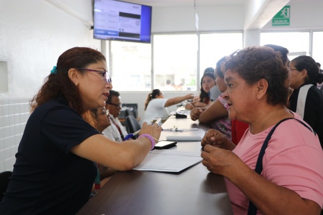 Reciben más de 15 mil pensionados del ISSET en tiempo y forma su pago