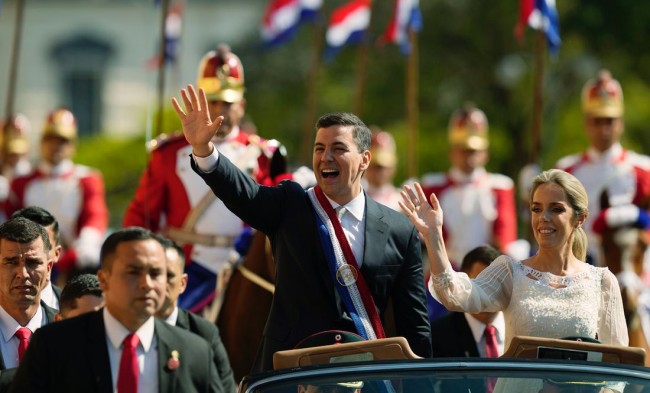 Asume Santiago Peña la presidencia de Paraguay