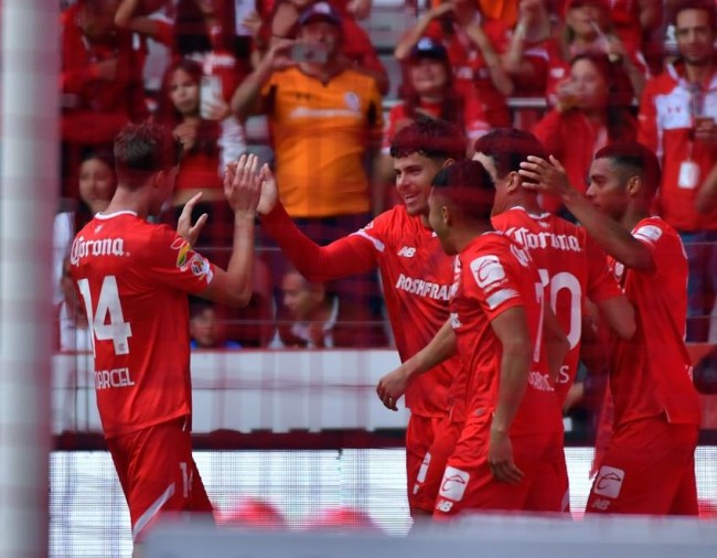 Toluca aplasta y humilla al  Pachuca en el Nemesio Diez