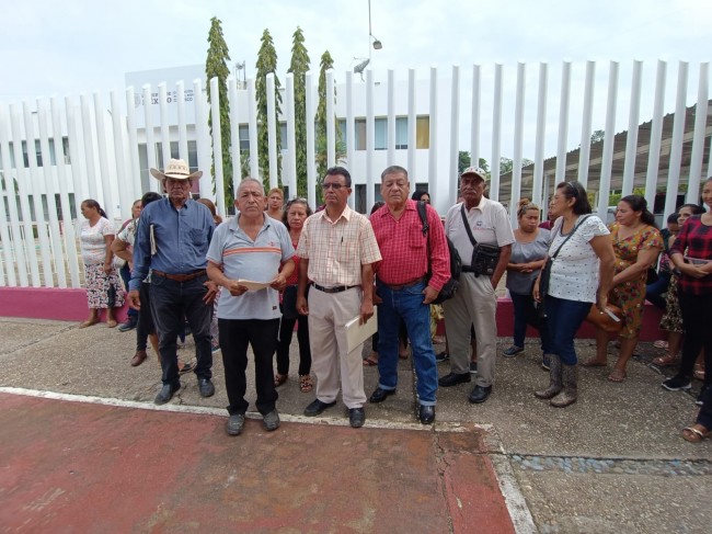 Exigen apoyos por viviendas afectadas por huracán