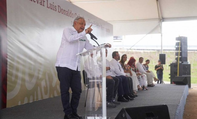 Ni disfrazándose regresarán los corruptos, dice AMLO