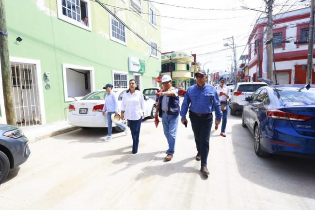 Supervisa Yolanda Osuna avances en pavimentación, agua y drenaje en las calles del centro