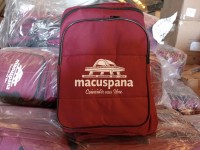 Primera entrega de mochilas escolares