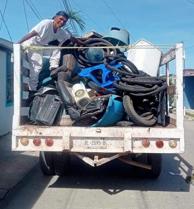 Recogen cacharros en Balancán