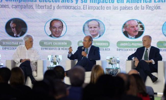 “México, una democracia a  punto de caer”: F Calderón