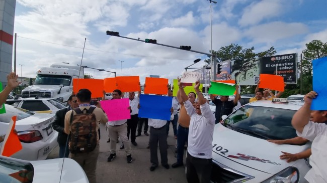 Protestan taxistas por tanta inseguridad en Villahermosa