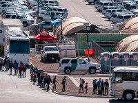 Alerta en Denver por brote de varicela entre migrantes
