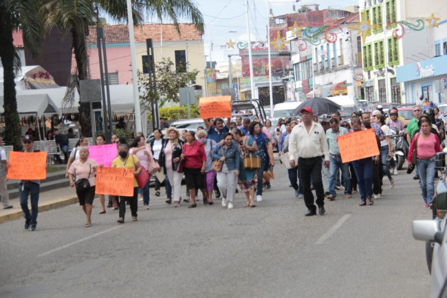 Jubilados contra el ISSTE; se manifiestan