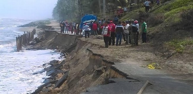 Afectados por la erosión del  mar los del ejido El Alacrán