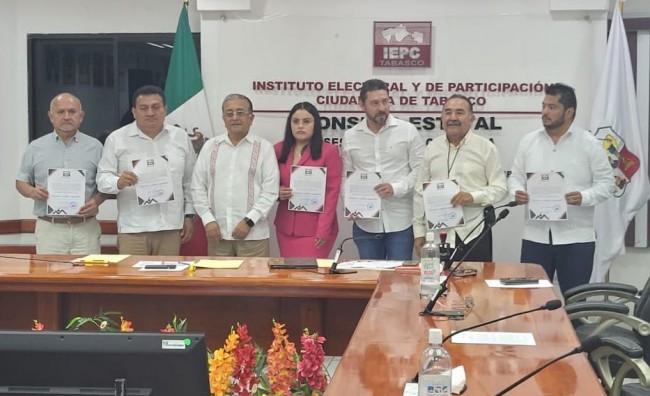 Entrega IEPC constancias para los aspirantes independientes