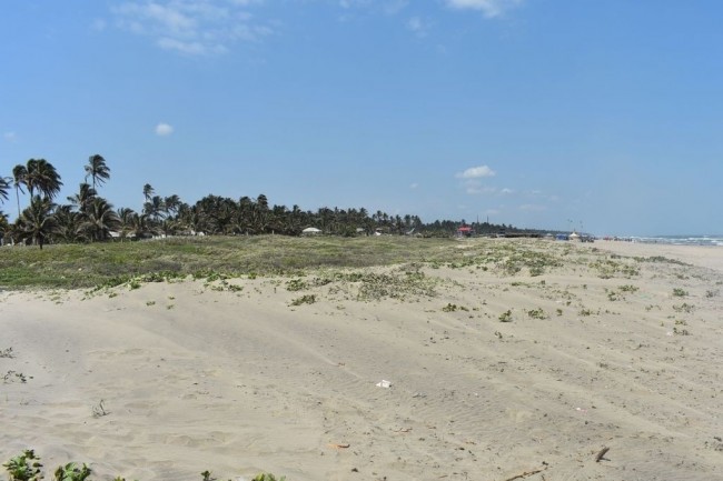 Cierran playa de Centla por contaminación