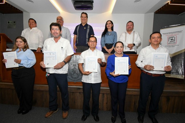 Entregan certificación internacional de conocimientos a docentes del SPIUJAT