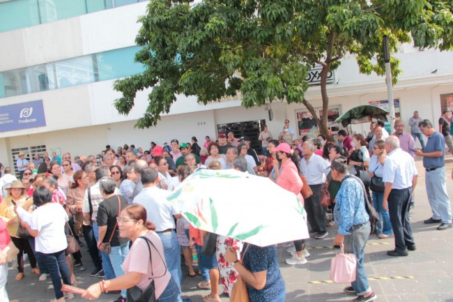 Amenazan jubilados con ir a ‘La Mañanera’