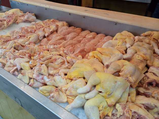 Aumenta hasta 40% la venta de pollos en el Pino Suárez