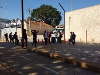 Exigen trabajadores de la obra del malecón Carlos A. Madrazo que les paguen prestaciones de fin de año