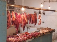 Estable, la venta de carne de res en mercados